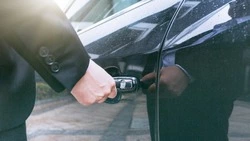 Сотрудник рыбозавода на Сахалине за полгода вывез с территории техники и машин на 26 млн рублей