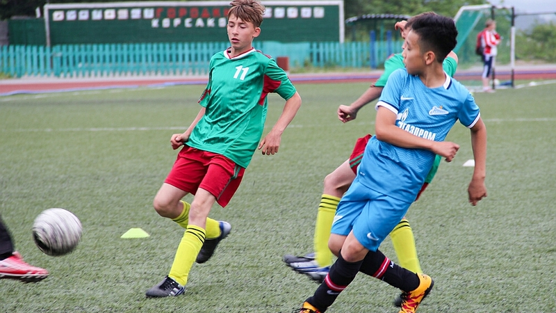 Воспитанники реабилитационных центров Сахалина сыграли в мини-футбол