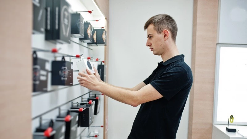 Житель Южно-Сахалинска украл из магазина карты памяти на 10 тысяч рублей 