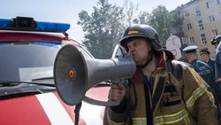 Пожар на крыше дома в Южно-Сахалинске потушили полностью