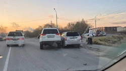 Внедорожник и легковушка не поделили дорогу на выезде из Дальнего