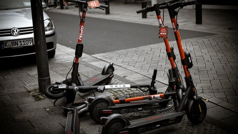 Как кататься на самокате без вреда для себя и окружающих: 8 простых правил 