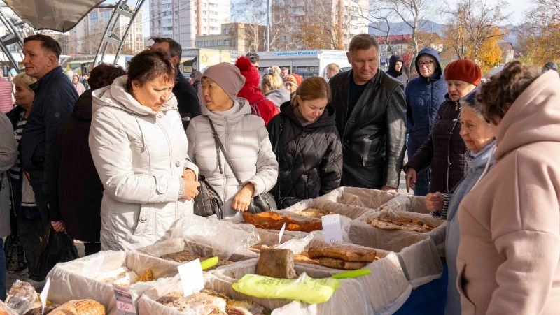 Ярмарка «Дары осени» в Южно-Сахалинске собрала сотни гостей