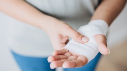 Ревнивец с Кузбасса пытал девушку плоскогубцами и раскаленной ложкой