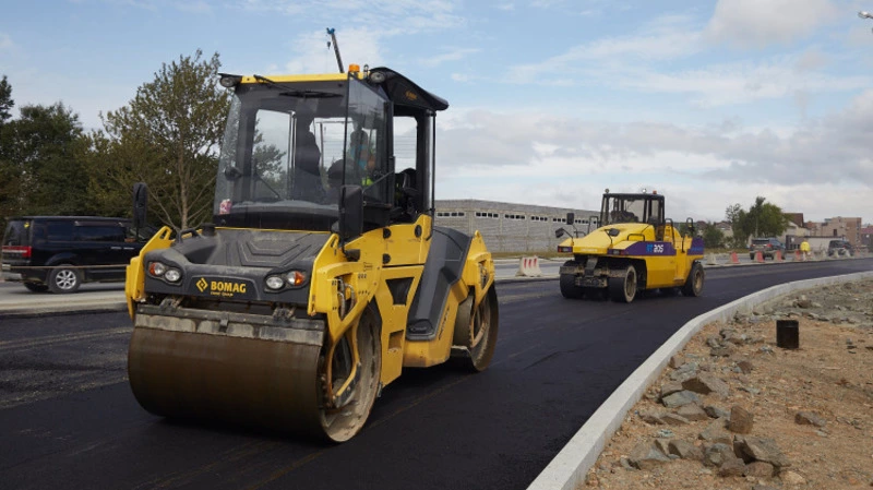 В Южно-Сахалинске завершили укладку асфальта на кольце по улице Фархутдинова