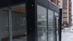 По просьбе местной жительницы в Невельске установили теплую остановку