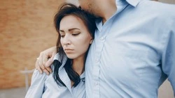 Островитянка украла 15 тысяч рублей из мужского нагрудного кармана в Долинске