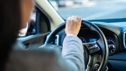 Водитель и пассажир пострадали при опрокидывании автомобиля в кювет на Сахалине