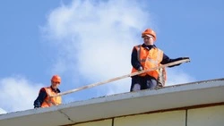 Жилой дом в Томари после циклона обретет новую крышу