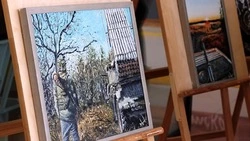 Сахалинский штурмовик рисует войну маслом: в регионе открыли выставку картин бойца и трофеев СВО