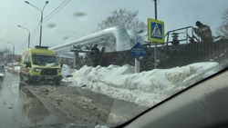 Пожар в жилище бездомных в Южно-Сахалинске стал причиной скопления аварийных служб у теплотрассы