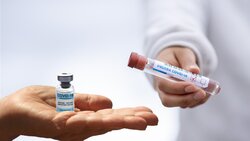 Врач рассказал о неожиданном свойстве вакцины от коронавируса