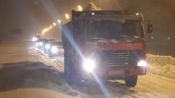 Утренние автобусы выехали из Лугового и застряли в поле. Сахалинцы бьют тревогу