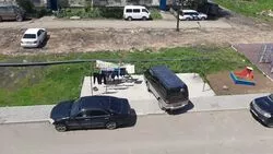 В Шахтерске автохам перепутал площадку для сушки белья с парковкой