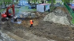 В Южно-Сахалинске при ремонте двора повредили кабель и обесточили два дома