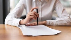 Женщины из Корсакова завладели чужой квартирой с помощью многоступенчатого плана  