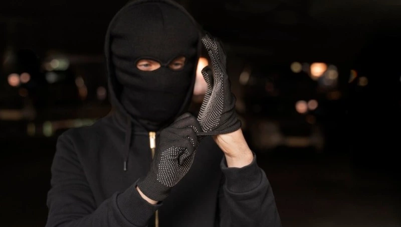 Группа ранее судимых рецидивистов ответит в суде за грабеж на Сахалине 