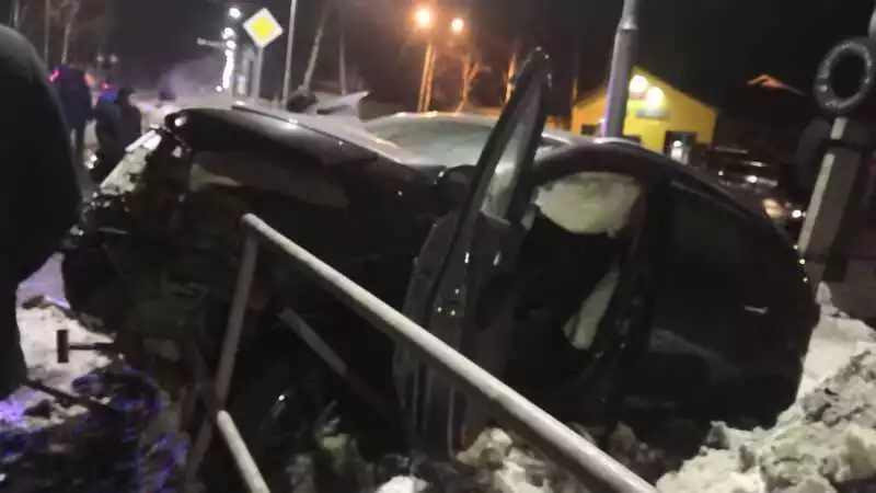 Пьяный сахалинец на черной иномарке устроил страшное ДТП в центре Смирных