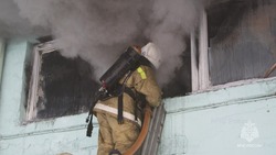 Здание пекарни загорелось в Курильске днем 9 августа