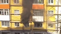 Пожарные потушили возгорание в пятиэтажке Холмска