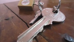 Ключи от квартир получили семь семей, пострадавших при ЧП в Тымовском