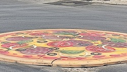 У «пиццы»-кольца на перекрестке в Южно-Сахалинске «отломился» кусок