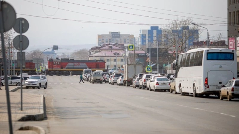 Выделенки и новые полосы появятся на загруженной улице Южно-Сахалинска 