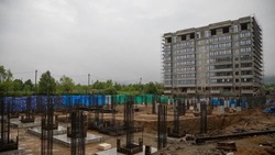 Новый жилой комплекс на улице Фархутдинова в Южно-Сахалинске завершили на 70 %