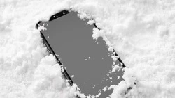 Житель Поронайска стал фигурантом уголовного дела за поднятый с земли чужой телефон