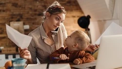 Работодателей могут обязать переводить на дистант беременных и многодетных женщин с 1 января