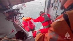 Спасатели эвакуировали пострадавшего моряка у берегов Сахалина