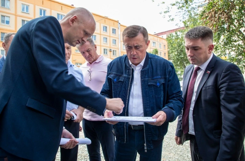 Лимаренко поручил к осени закончить ремонт одной из главных улиц Южно-Сахалинска