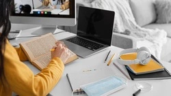 Школьников еще в двух районах Сахалина перевели на «дистанционку»