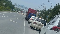 Водители вновь встали в пробку на въезде в Южно-Сахалинск по корсаковской трассе
