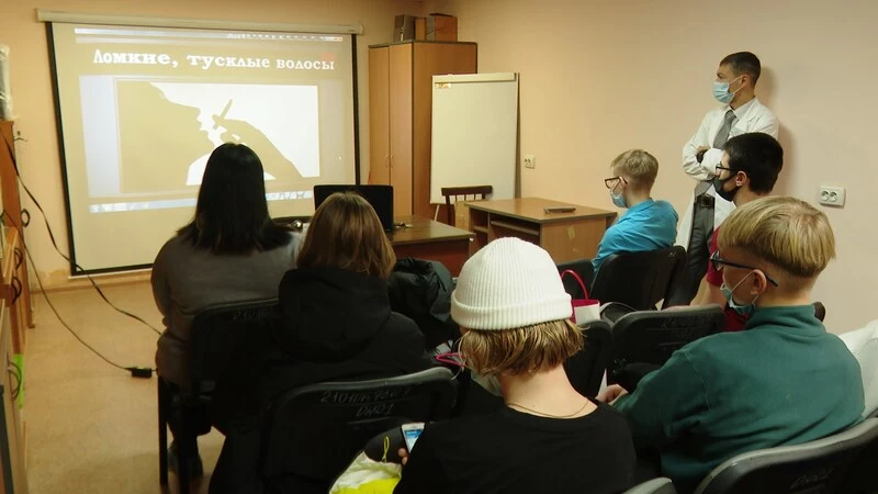 О смертельно опасной привычке рассказали школьникам Сахалина. И показали фильм