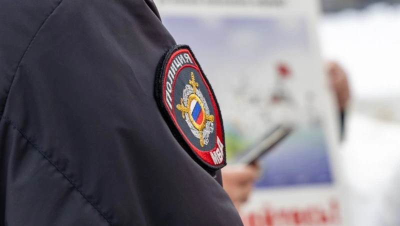 В одном из подъездов Холмска нашли тело 53-летнего мужчины