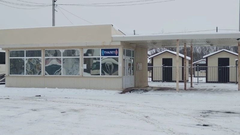 Общественный туалет у вокзала в Аниве закрыли на ремонт до 18 декабря