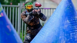 «Олды» и новички поборолись за кубок Сахалина по пейнтболу