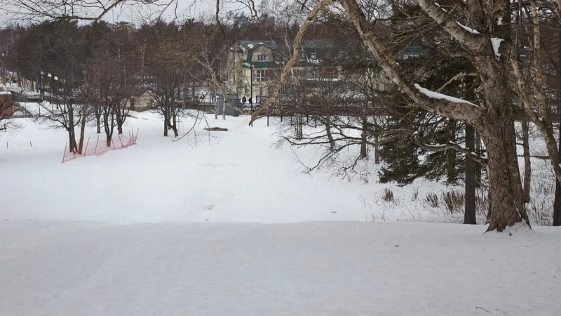 Южносахалинцев просят не рисковать жизнью и не кататься с необорудованных горок