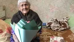 Мэр Анивы поздравил с юбилеем ветерана труда и экс-главу сельсовета в Огоньках