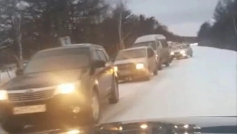 Пробки образовались на пути в Лесное из-за лыжного марафона им. Фархутдинова 11 марта