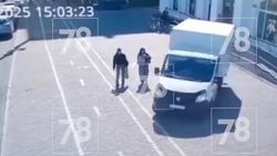Житель Петербурга в камуфляже угнал набитую пивом «Газель» и сразу попал в ДТП
