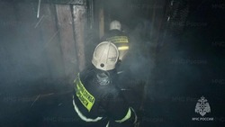 Мусор загорелся в подвале пятиэтажного дома в Холмске