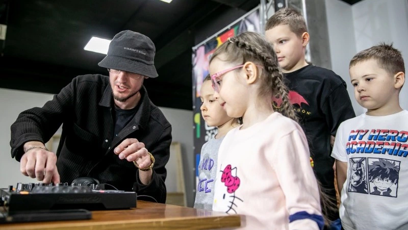 С искусством диджеинга и создания музыки познакомили жителей Южно-Сахалинска