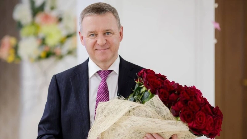 Сергей Надсадин поздравил мам Южно-Сахалинска с праздником 27 ноября 