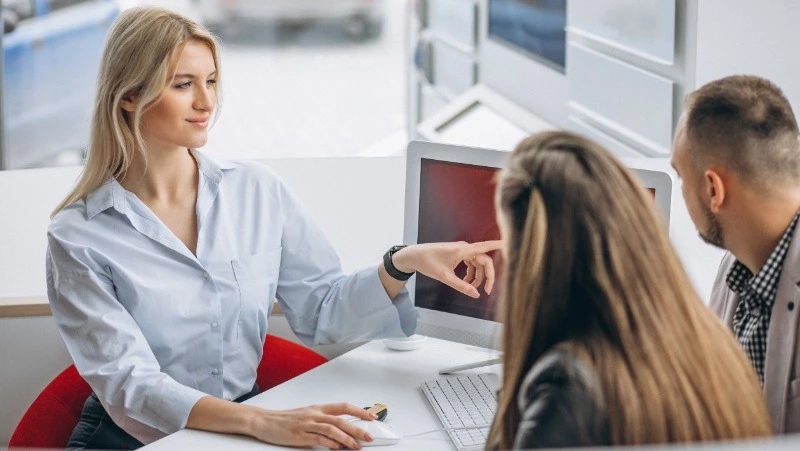 ВТБ начнет обслуживать клиентов на 13 иностранных языках 