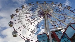 Колесо обозрения высотой 54 метра открыли в Южно-Сахалинске