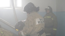 Электрическая плита загорелась в квартире в Корсакове 31 декабря