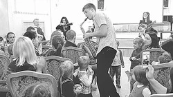 Документальный фильм, искусство и новинки автопрома: чем жили острова в мае 2014 года?