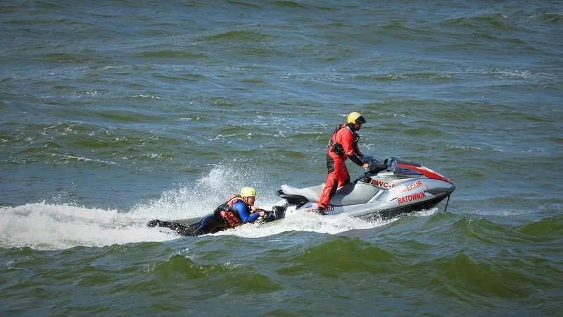 Спасатели поехали искать рыбаков, пропавших четыре дня назад